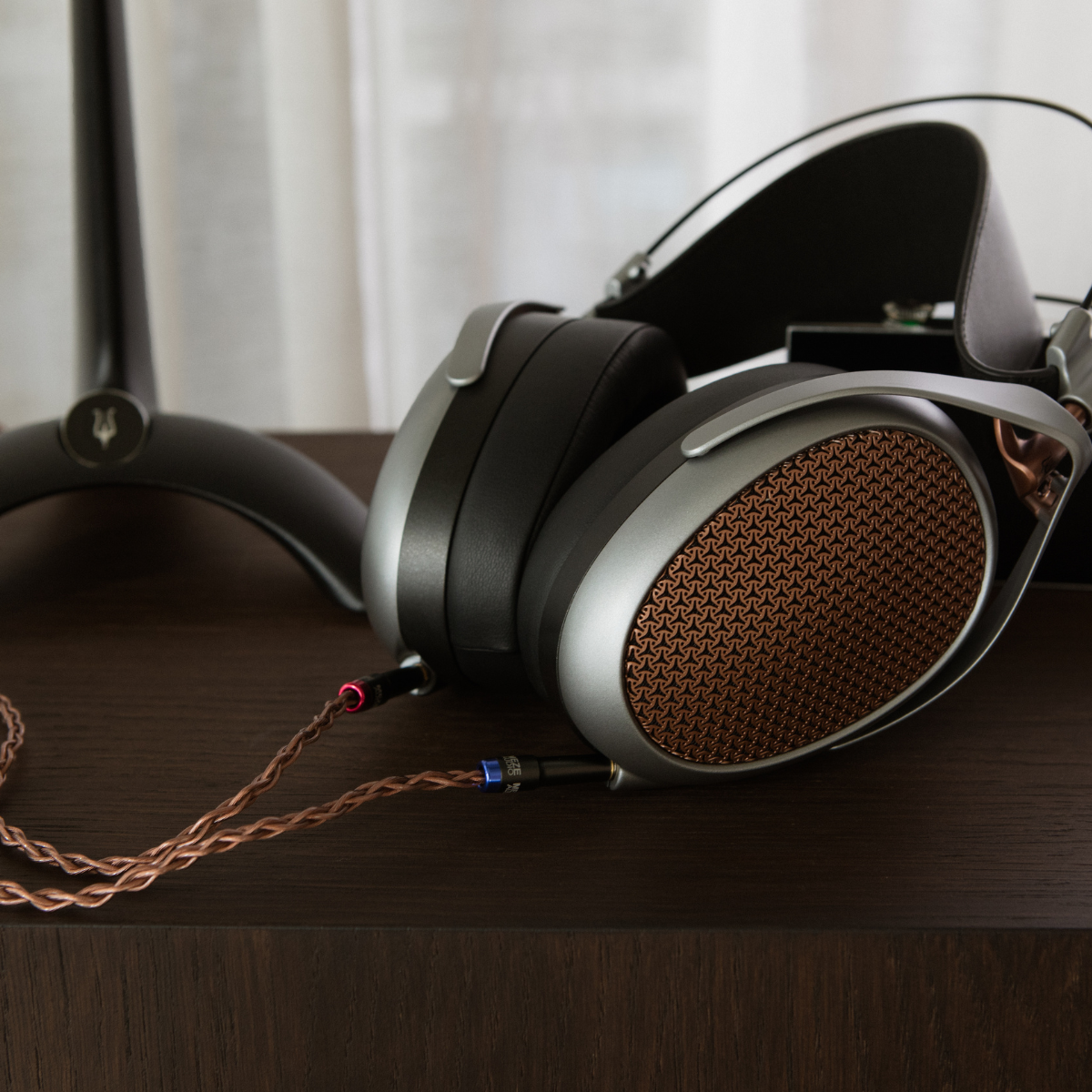 Meze Poet Open Back Headphones #colour_bronze