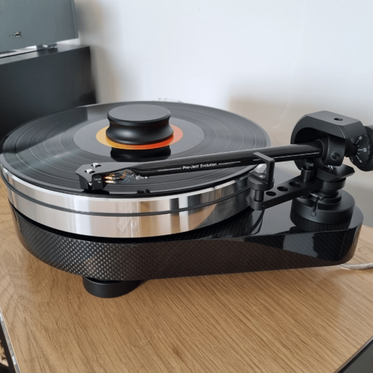 Pro-Ject RPM 9 Carbon Turntable Carbon Fibre Skin #colour_carbon fibre skin