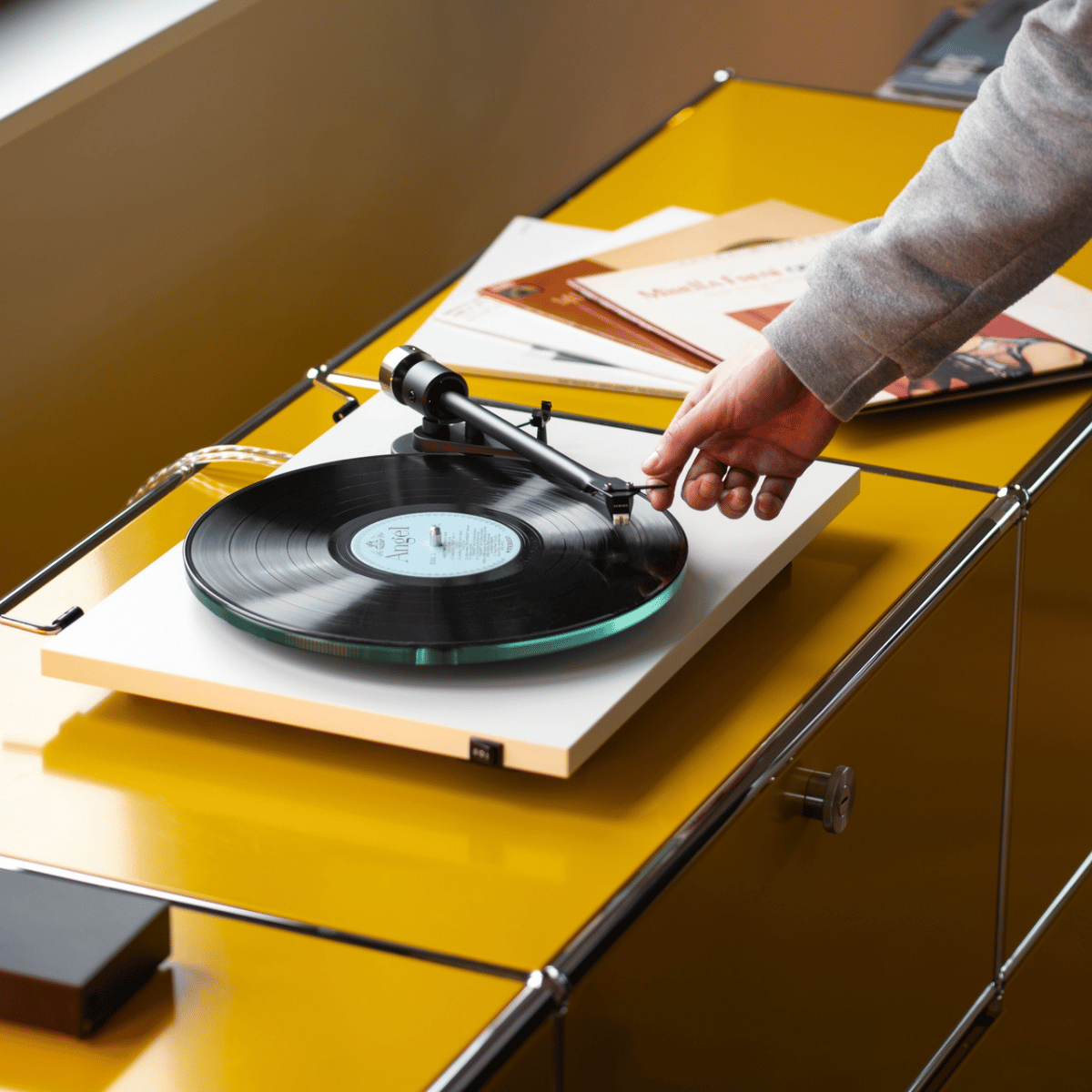 Pro-Ject T2 Turntable life style #colour_satin white