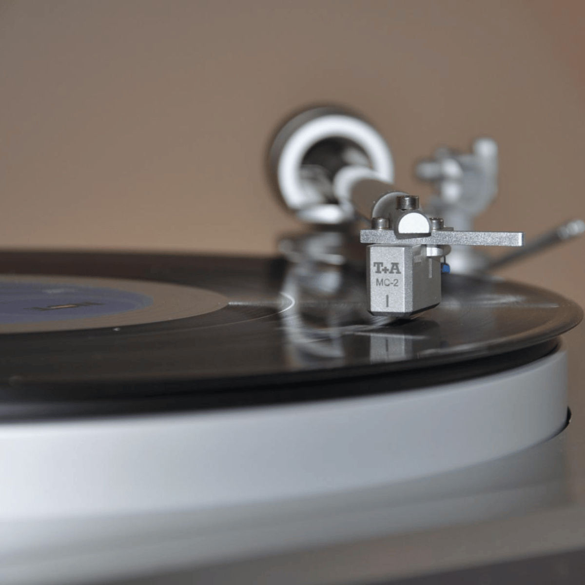 T+A Hi-Fi G 2000 R Turntable Silver #colour_silver