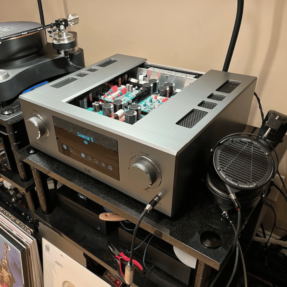 T+A Hi-Fi P 3100 HV Preamplifier