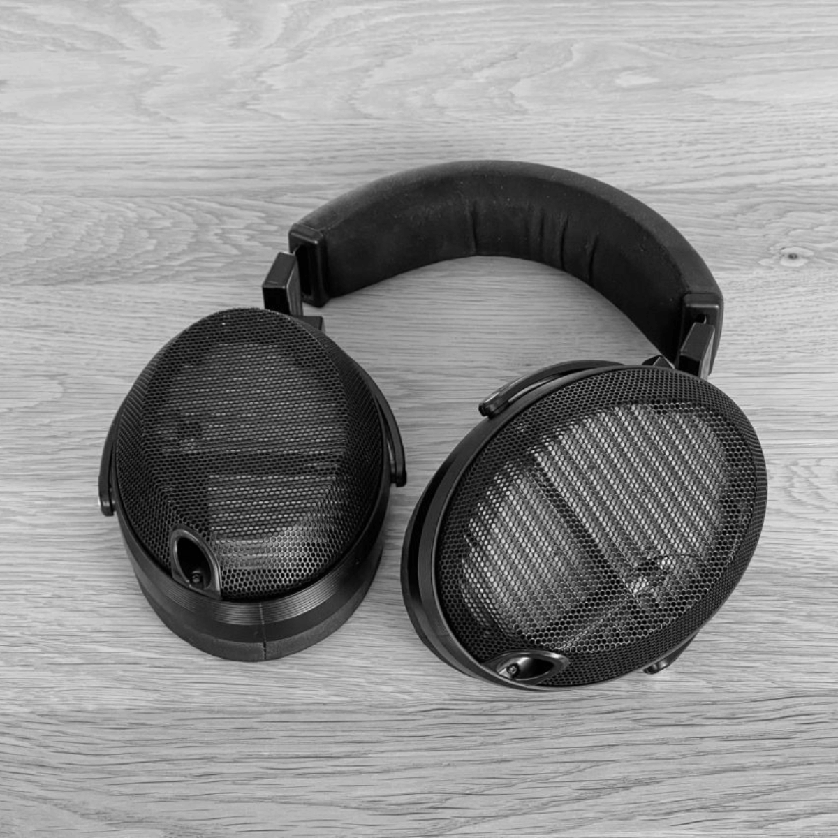 T+A Hi-Fi Solitaire P-SE Over-Ear Headphones