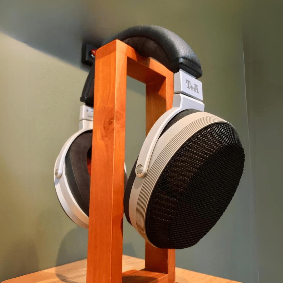 T+A Hi-Fi Solitaire P Over-Ear Headphones